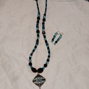 Elegant Blue and Black Beaded Necklace Set